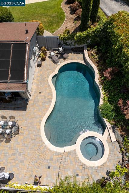 2 Kulani Ln, Pleasant Hill CA: https://media.crmls.org/mediaz/73bce396-b044-4a07-8b88-320f4db5715e.jpg