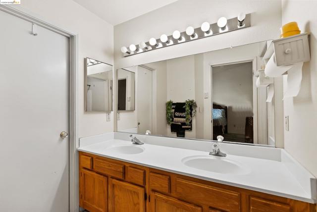 Image 23 of 39 For 8038 Torrente Way
