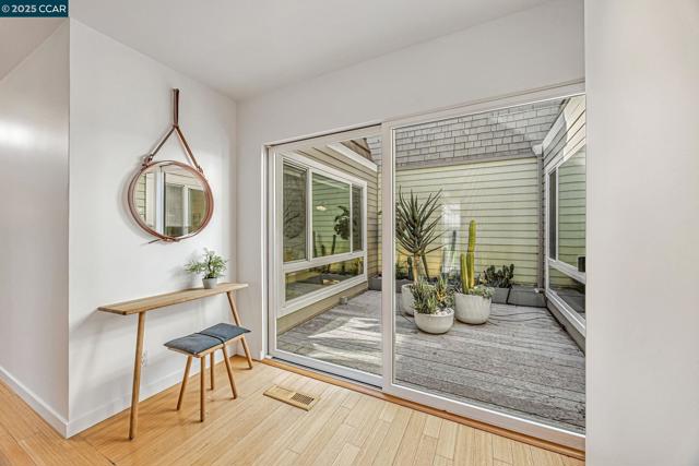 2280 Hastings Dr, Belmont CA: https://media.crmls.org/mediaz/73bd2b43-ce1a-4fbf-9e70-4a09a9e22165.jpg