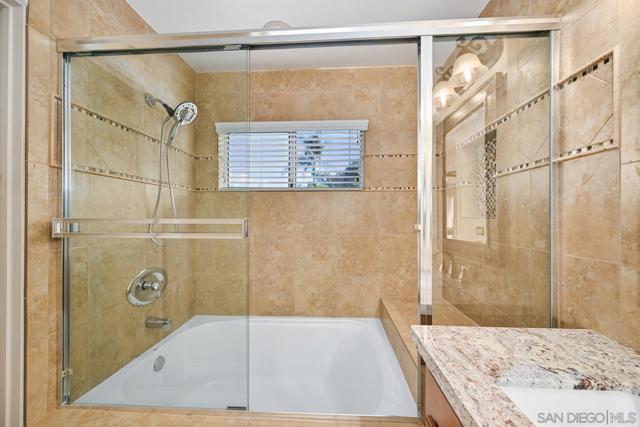 2198 Redwood Crst, Vista CA: https://media.crmls.org/mediaz/73bd7f59-b0ff-448a-a6f7-5d43dc7533c6.jpg