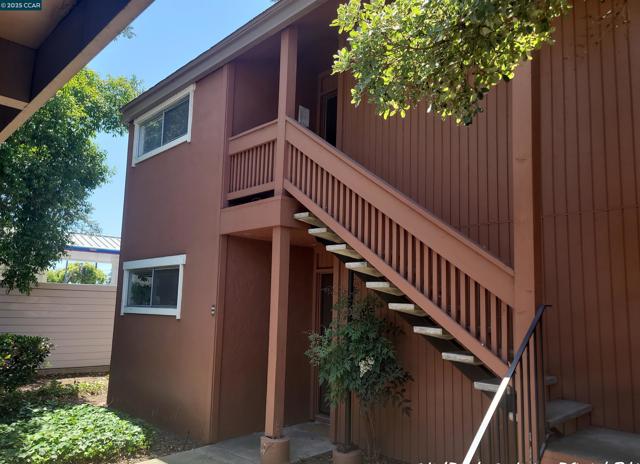 810 Oak Grove Rd, Concord CA: https://media.crmls.org/mediaz/73bd9b7a-3899-46d7-a1a9-441ca56af895.jpg