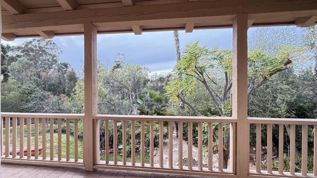 16722 Via Lago Azul, Rancho Santa Fe CA: https://media.crmls.org/mediaz/73bdaf2d-681a-4cb5-a99b-38c0f255ea1a.jpg
