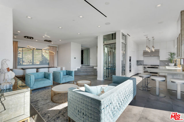 25423 Malibu Road, Malibu CA: https://media.crmls.org/mediaz/73be853d-56f6-46d1-bc46-0e2df1b1e278.jpg