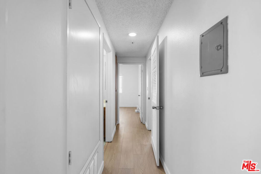 https://media.crmls.org/mediaz/73bedbda-f812-495b-882f-7d84cffcada6.jpg?preset=X-Large