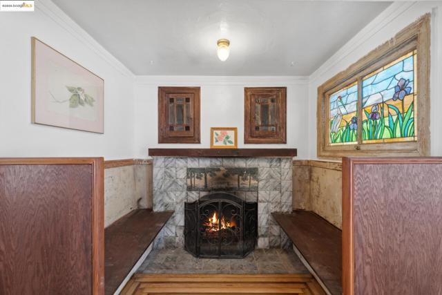 Image 5 of 47 For 2119 Derby St