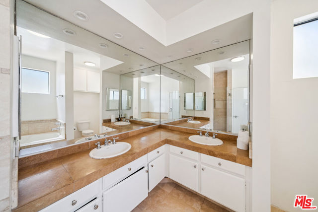 8865 Alden Drive, Los Angeles CA: https://media.crmls.org/mediaz/73bfb5fb-3d5b-4f2c-9f5a-6d9e2a131202.jpg