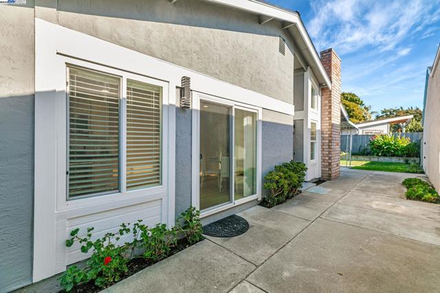 34915 Skylark Dr, Union City CA: https://media.crmls.org/mediaz/73c0406c-0cf2-486b-9f94-07c358dffc87.jpg