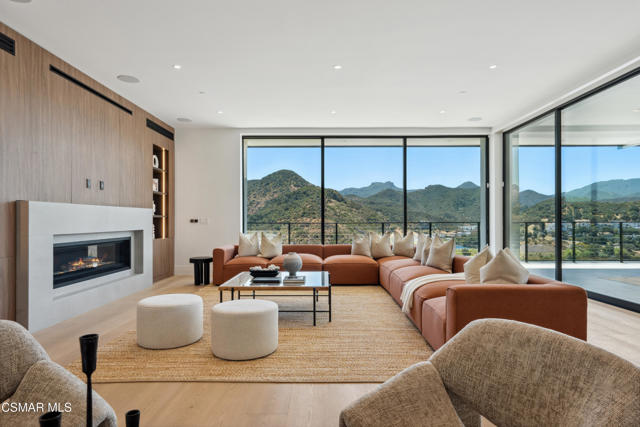 461 Lake Sherwood Drive, Lake Sherwood CA: https://media.crmls.org/mediaz/73c06adc-aa5b-4168-927e-de647cc36db7.jpg
