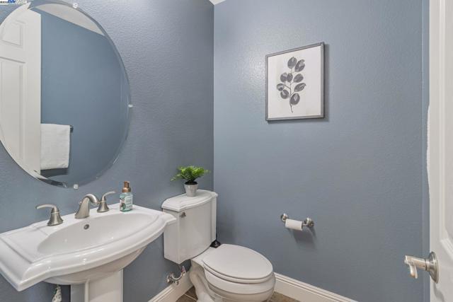 548 Wycombe Ct, San Ramon CA: https://media.crmls.org/mediaz/73c0b681-b6ec-4d87-8751-2c89fd8655de.jpg
