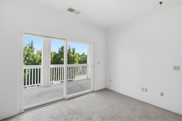 131 Scenic Dr, El Cajon CA: https://media.crmls.org/mediaz/73c0bf16-7d0f-43c1-a82a-29503edcb87c.jpg