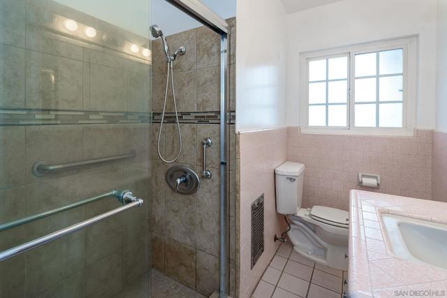 2486 CALLE SERENA, San Diego CA: https://media.crmls.org/mediaz/73c10297-7656-4dd4-b6a8-0db66e0c2872.jpg
