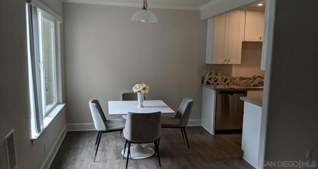 8570 Via Mallorca, La Jolla CA: https://media.crmls.org/mediaz/73c17818-3b76-4ebb-a302-ed873368f858.jpg