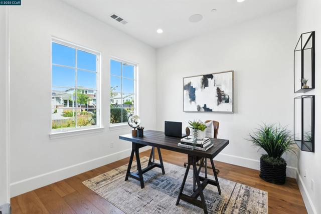 22 W Hill Way, Orinda CA: https://media.crmls.org/mediaz/73c1eb82-b739-41c7-bfb7-5c05f12517ee.jpg