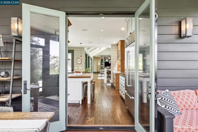 25 La Campana, Orinda CA: https://media.crmls.org/mediaz/73c33b36-6438-4ed6-851b-26b0c20472d0.jpg