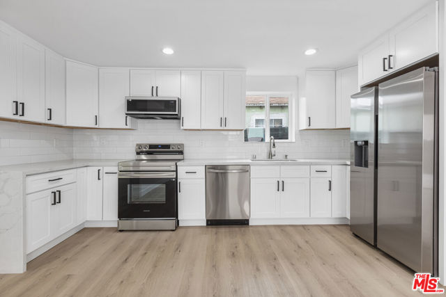 1613 1613 1/2 W 209th Street, Torrance CA: https://media.crmls.org/mediaz/73c3bf95-970b-4e79-aba3-b38d8b26803a.jpg