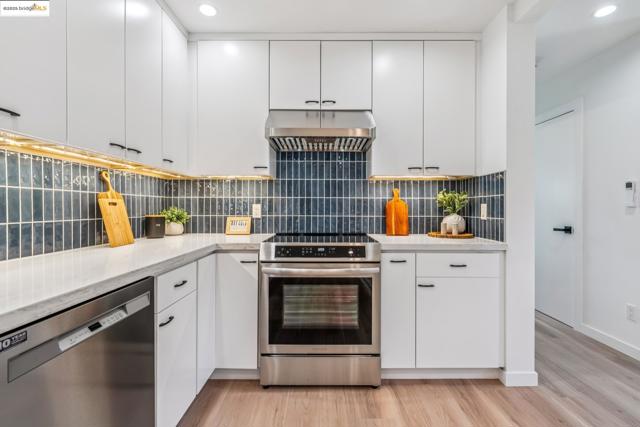 737 61st St, Oakland CA: https://media.crmls.org/mediaz/73c40df8-7f8d-467a-bc35-43861460546f.jpg