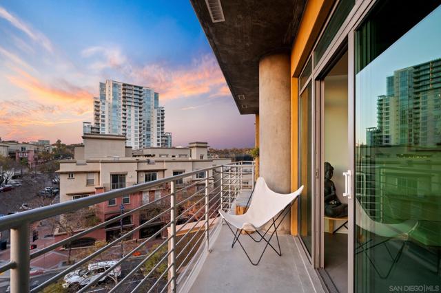 801 Ash St, San Diego CA: https://media.crmls.org/mediaz/73c41466-677c-4782-88bc-c9335b2a8680.jpg