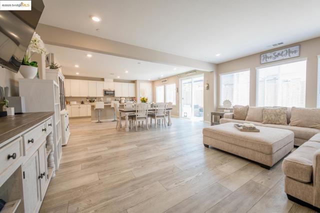 5132 Kevin PL, Rohnert Park CA: https://media.crmls.org/mediaz/73c423a3-7e95-41e8-8b2b-b98d782c288d.jpg