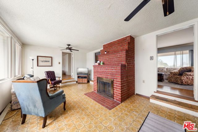 3671 Inglewood Boulevard, Los Angeles CA: https://media.crmls.org/mediaz/73c6435a-986c-450f-bdab-942558754200.jpg