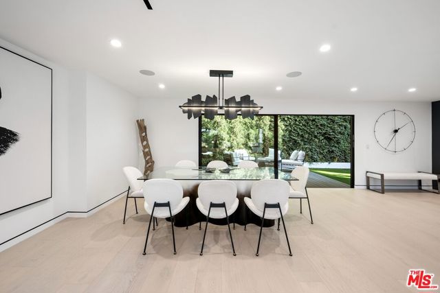 3290 N Knoll Drive, Los Angeles CA: https://media.crmls.org/mediaz/73c65b28-a632-4aba-888b-603d1ff62fb9.jpg