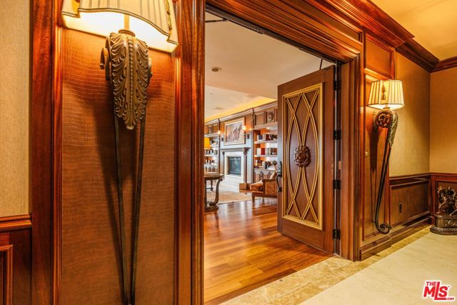 1 W Century Drive, Los Angeles CA: https://media.crmls.org/mediaz/73c6a42d-5abc-456a-a85d-7add046dc3ea.jpg