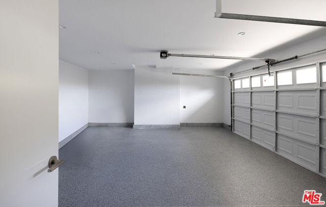 20374 Seaboard Road, Malibu CA: https://media.crmls.org/mediaz/73c6e439-d25a-496a-8521-a00075d83410.jpg