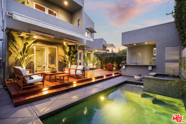 8735 Dorrington Avenue, West Hollywood CA: https://media.crmls.org/mediaz/73c73ab7-e9df-483e-887e-1d75193aac5c.jpg