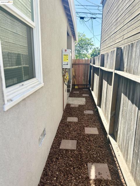 518 4th Street, Richmond CA: https://media.crmls.org/mediaz/73c766fb-8aac-4bdc-8cf4-74e921971c01.jpg