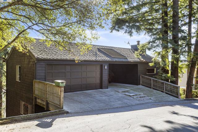 3 Abbott Way, Piedmont CA: https://media.crmls.org/mediaz/73c88f34-542b-469b-853d-5ce234359e48.jpg