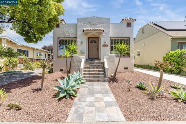 837 San Carlos Ave, Albany CA: https://media.crmls.org/mediaz/73c8985e-214c-4297-b3b5-870c9e4b372a.jpg