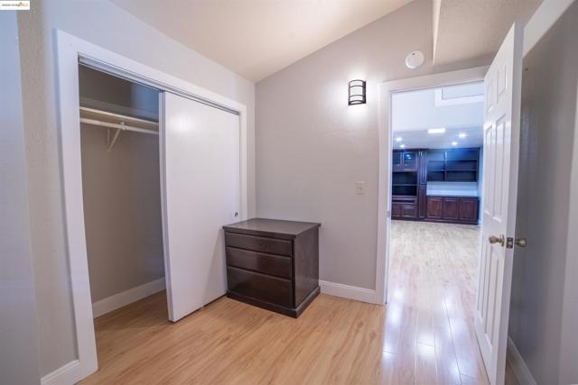 3517 Allendale Ave, Oakland CA: https://media.crmls.org/mediaz/73c932ea-ac0a-4e39-b149-ffc72b1fa54c.jpg