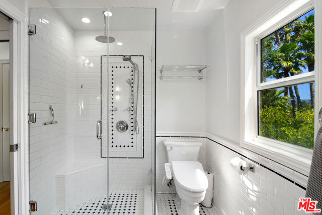 5020 Dantes View Drive, Agoura Hills CA: https://media.crmls.org/mediaz/73ca3ff9-4d76-4e15-abdb-338a25a9c556.jpg