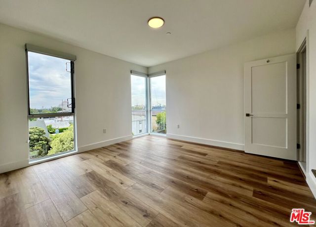 5801 Camerford Avenue, Los Angeles CA: https://media.crmls.org/mediaz/73ca73f8-f986-4a0e-9705-12abeece2c99.jpg