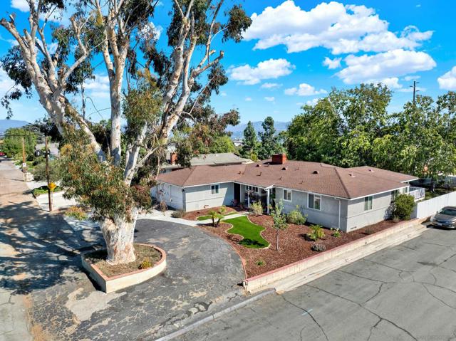 1945 Wedgemere Road, El Cajon CA: https://media.crmls.org/mediaz/73cabe05-b66e-490a-a8fa-769ae6c9347d.jpg