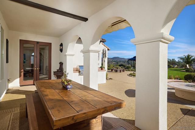 17010 Butterfield Trl, Poway CA: https://media.crmls.org/mediaz/73cae2e5-6208-4ad0-8432-5dee6946db55.jpg