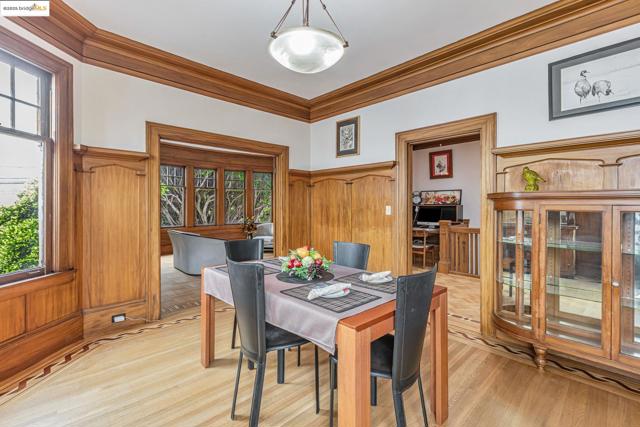 2033 Clement St, San Francisco CA: https://media.crmls.org/mediaz/73caf64c-13fe-4b80-b046-7b15d7058f96.jpg