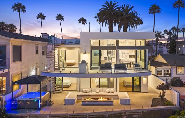 Detail Gallery Image 1 of 1 For 715 N Pacific St, Oceanside,  CA 92054 - 5 Beds | 5/1 Baths