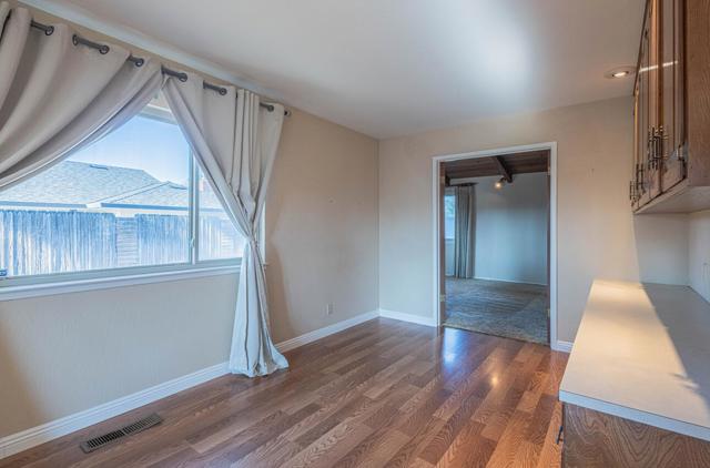 1007 Driftwood Place, Salinas CA: https://media.crmls.org/mediaz/73cbc181-aba4-4822-86f1-a7d6c4474ae0.jpg