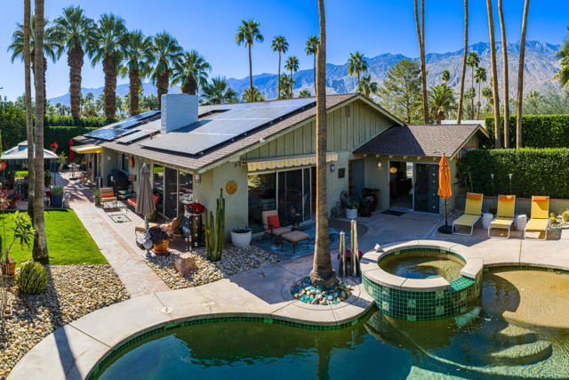 444 N Burton Way, Palm Springs CA: https://media.crmls.org/mediaz/73cbdfa6-f4b9-486e-af27-868e85d7e623.jpg