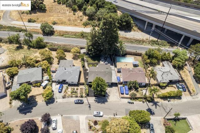 615 Manuel Dr, Novato CA: https://media.crmls.org/mediaz/73cc3ad1-a11f-4f6b-9ef6-2f5b153e7fa0.jpg