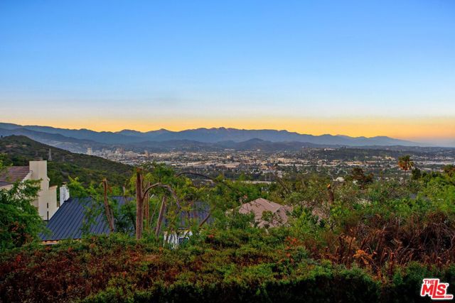 3775 Amesbury Road, Los Angeles CA: https://media.crmls.org/mediaz/73cc591c-97b3-4882-9f9a-848b1963d878.jpg