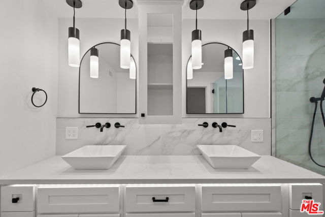 5656 Penfield Avenue, Woodland Hills CA: https://media.crmls.org/mediaz/73cc9fb5-0684-466e-9c9a-6847ec418e69.jpg