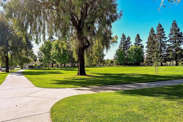 4166 Peregrine Way, Pleasanton CA: https://media.crmls.org/mediaz/73ccdfc2-0bef-4a82-8d21-dad84bdc9b36.jpg