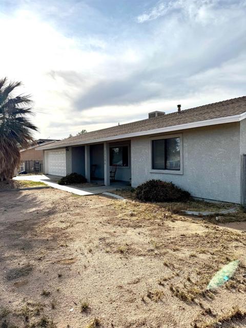 22394 Lone Eagle Rd, Apple Valley CA: https://media.crmls.org/mediaz/73cd69ad-71bb-4278-9c6c-54d057cd324c.jpg