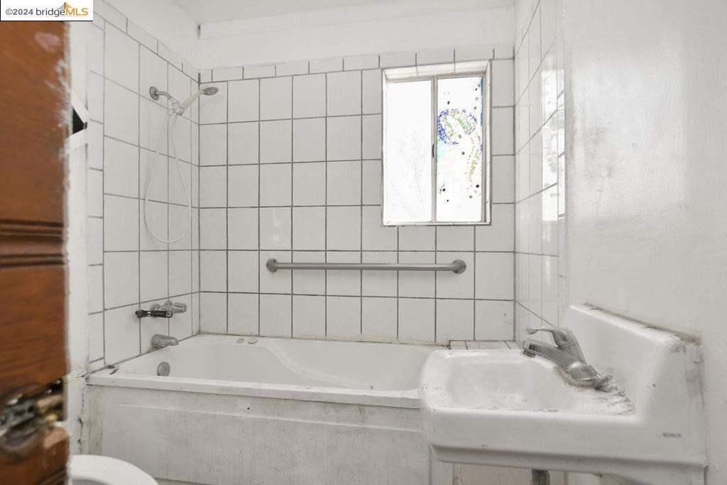 https://media.crmls.org/mediaz/73cda54c-fca5-4d26-87f5-adfa7f8d1f58.jpg?preset=X-Large