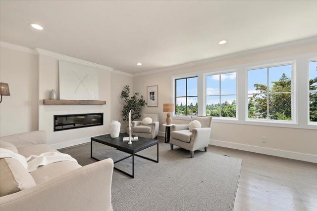 333 Oakview Drive, San Carlos CA: https://media.crmls.org/mediaz/73cdc79c-6f94-4d74-acd7-09da4bcc1bc2.jpg