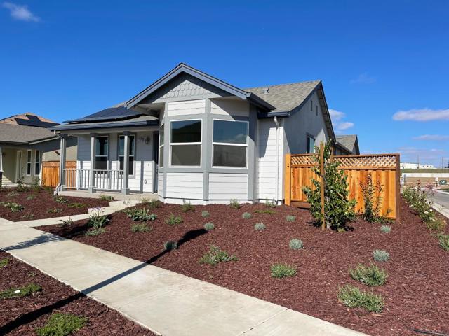 754 Livingston Avenue, King City CA: https://media.crmls.org/mediaz/73ce76f0-ce38-480c-974f-ab27e551b8e5.jpg