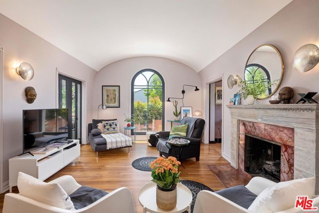 100 N Arden Boulevard, Los Angeles CA: https://media.crmls.org/mediaz/73cebf30-5cd1-433d-9ccb-449bccb27cb7.jpg