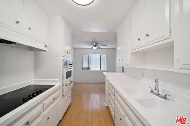 7032 Lanewood Avenue, Los Angeles CA: https://media.crmls.org/mediaz/73cee9b1-4328-4142-93f8-2de871ee371f.jpg