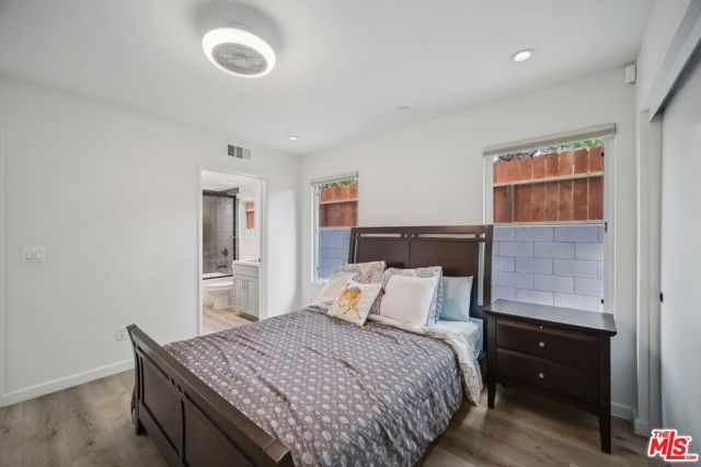 11821 W Holly Way, Valley Village CA: https://media.crmls.org/mediaz/73d01b07-7f26-4c80-8448-ecbb5512b554.jpg
